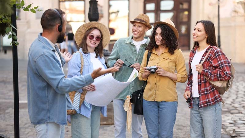 Viaggio a Cremona: accoglienza senza confini e competenza linguistica con le guide di “Target Turismo”