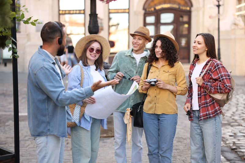 Viaggio a Cremona: accoglienza senza confini e competenza linguistica con le guide di “Target Turismo”