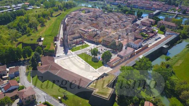 Castelli, ville e borghi murati del territorio cremonese