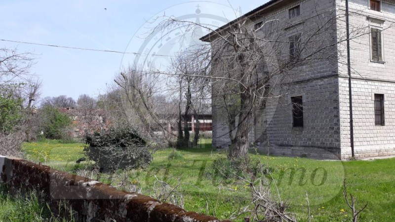 Pedalando lungo il naviglio civico
