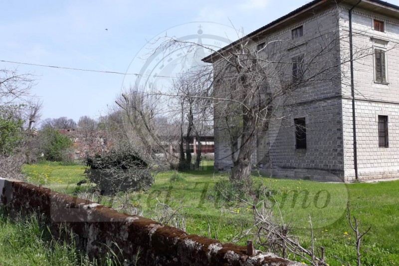 Pedalando lungo il naviglio civico