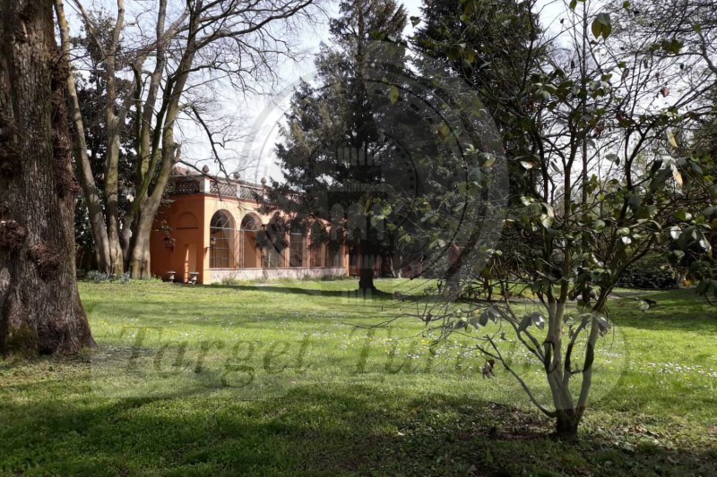 Pedalando lungo il naviglio civico