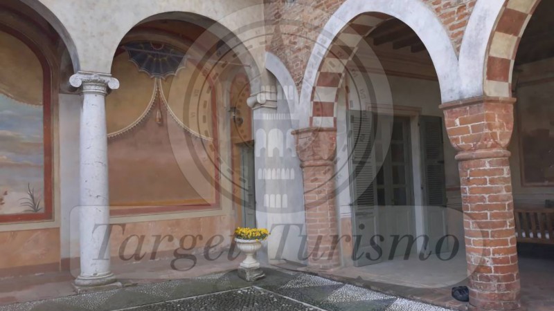 Pedalando lungo il naviglio civico