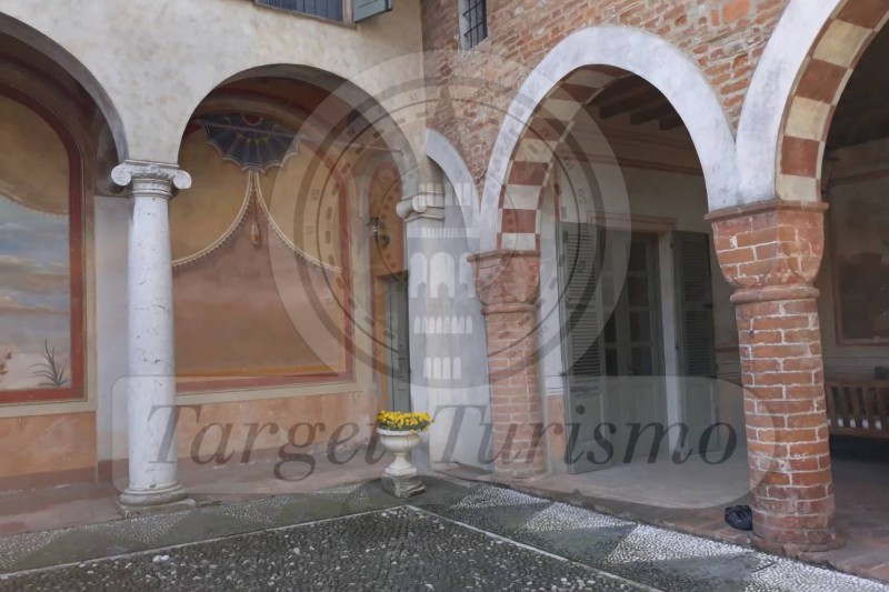 Pedalando lungo il naviglio civico