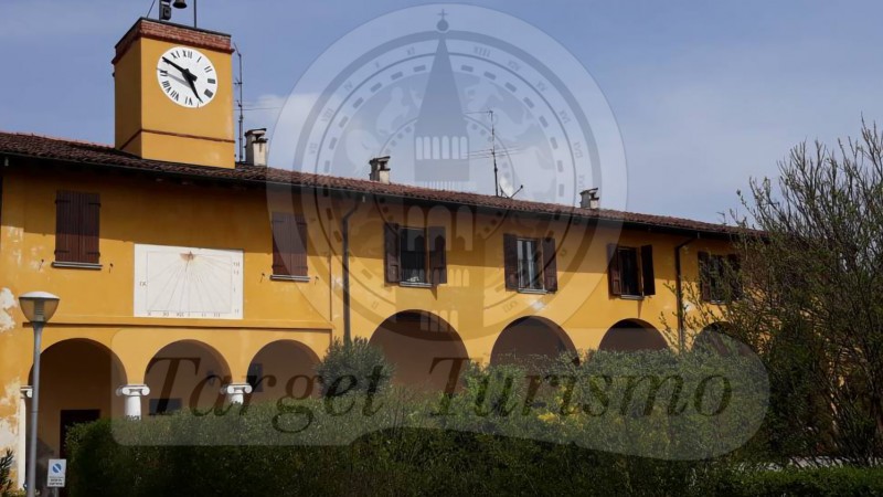 Pedalando lungo il naviglio civico