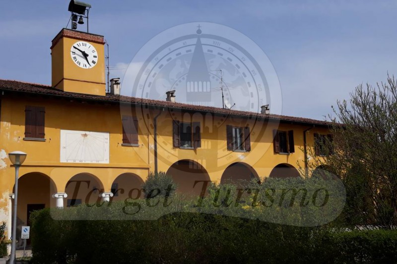 Pedalando lungo il naviglio civico