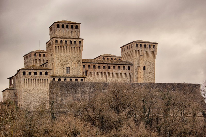 IL CASTELLO DI TORRECHIARA