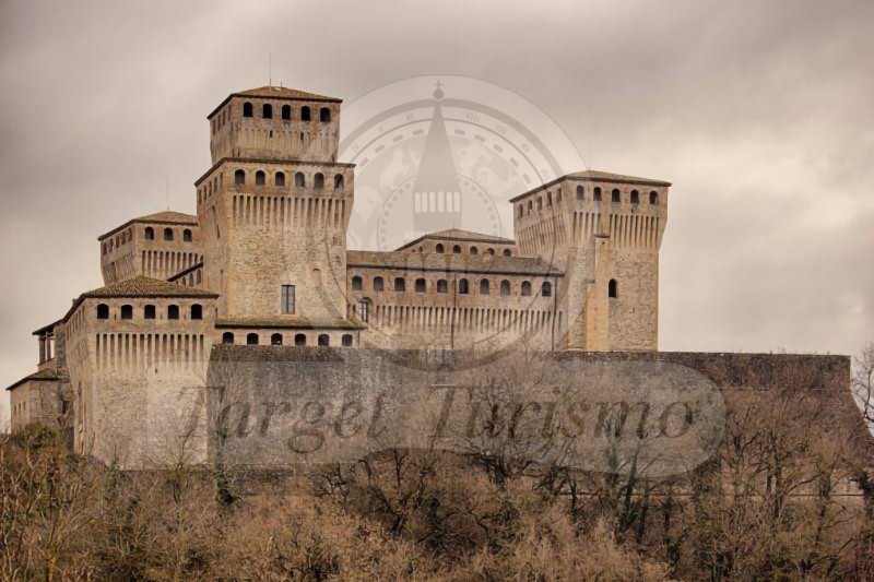 IL CASTELLO DI TORRECHIARA